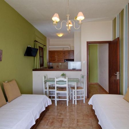 Iro Family Apartments Pelion 莱福卡斯特龙 外观 照片