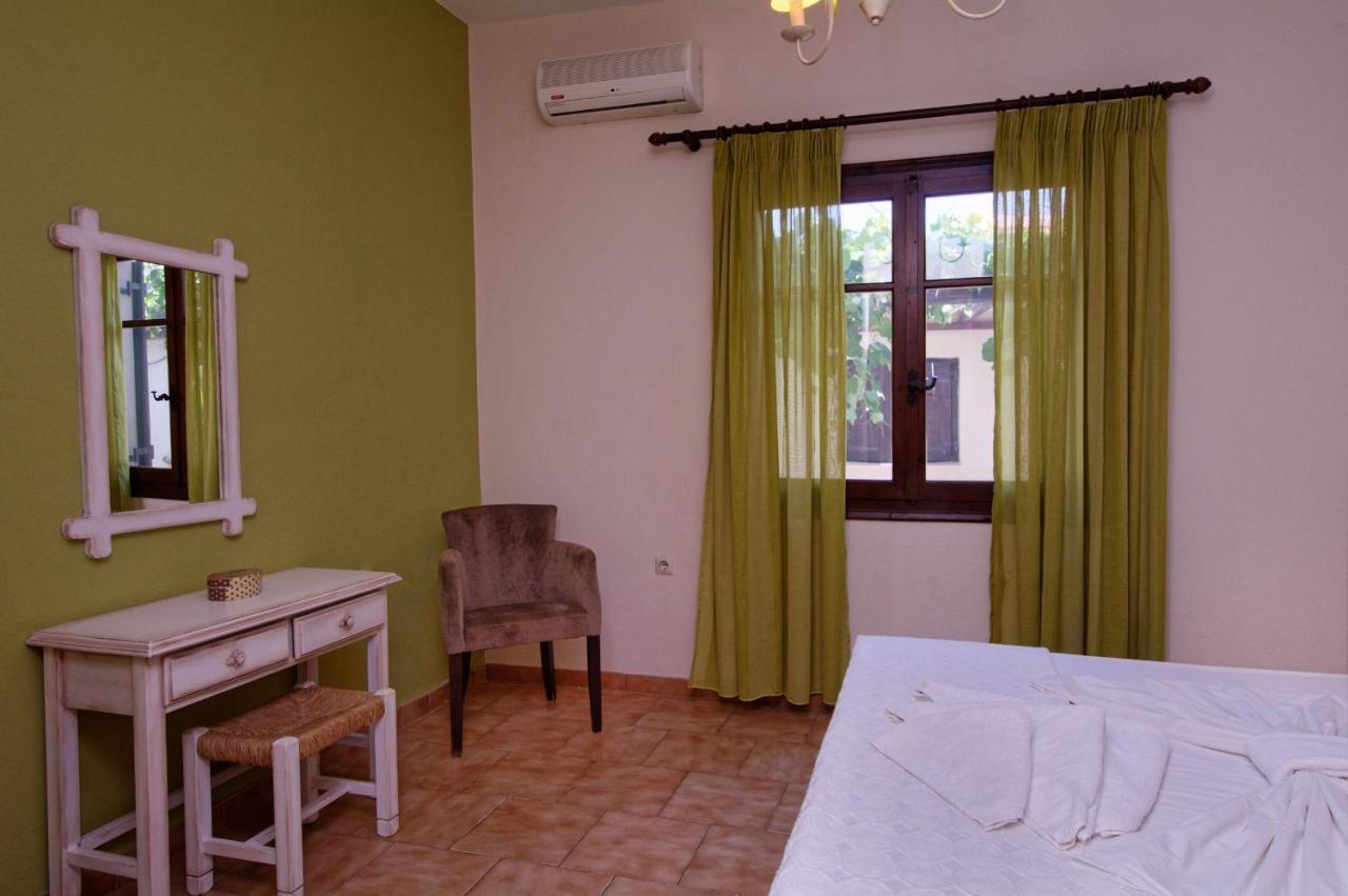 Iro Family Apartments Pelion 莱福卡斯特龙 外观 照片