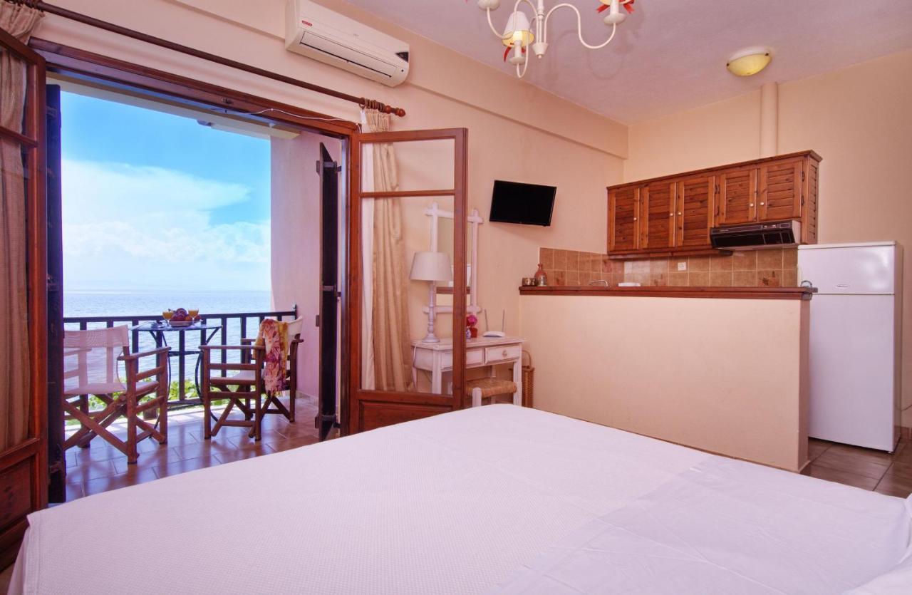 Iro Family Apartments Pelion 莱福卡斯特龙 外观 照片