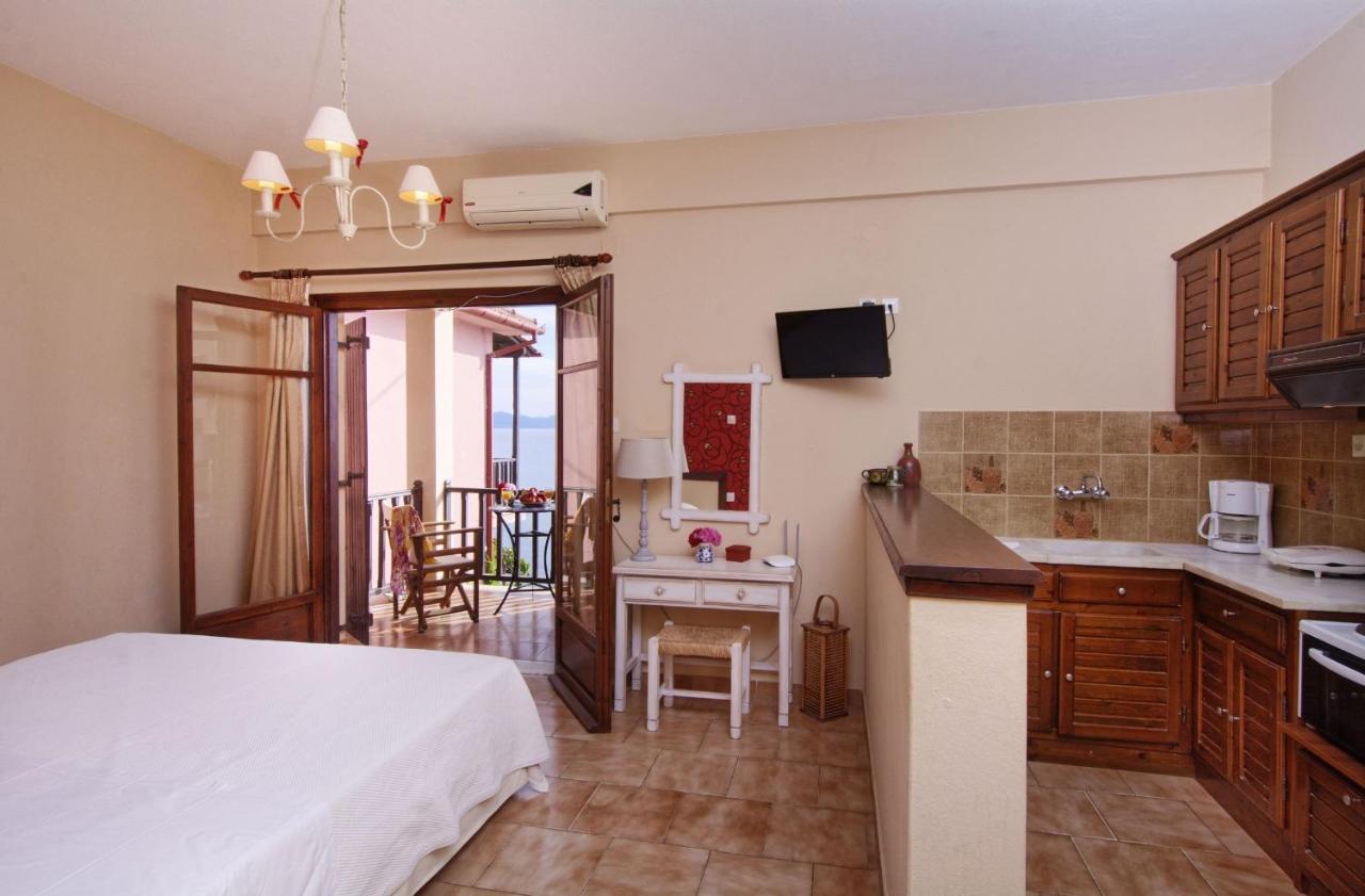 Iro Family Apartments Pelion 莱福卡斯特龙 外观 照片