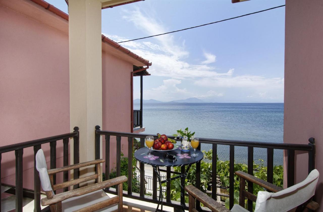 Iro Family Apartments Pelion 莱福卡斯特龙 外观 照片