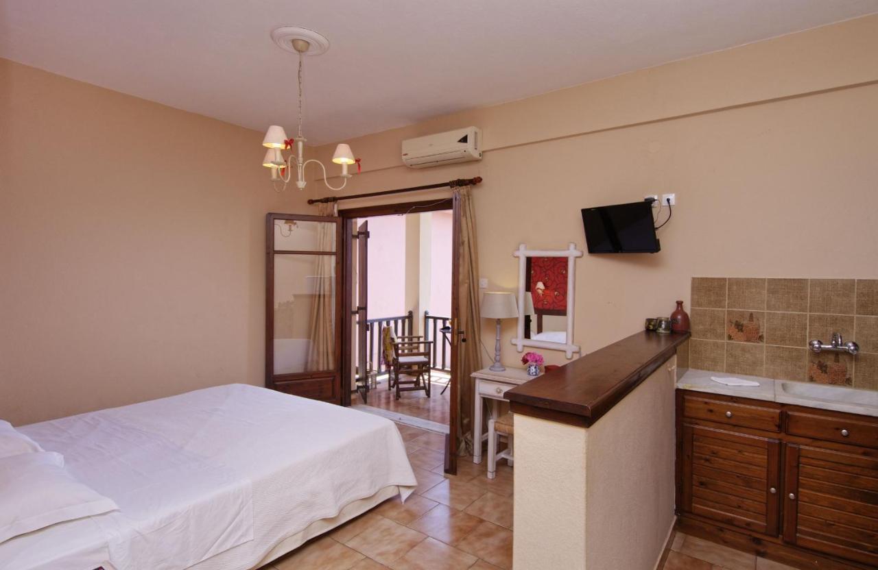Iro Family Apartments Pelion 莱福卡斯特龙 外观 照片